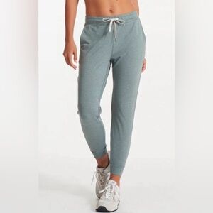 Vuori Performance Jogger XL Heather Sage Green VW303